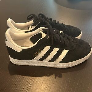 Adidas Gazelle. US 5.